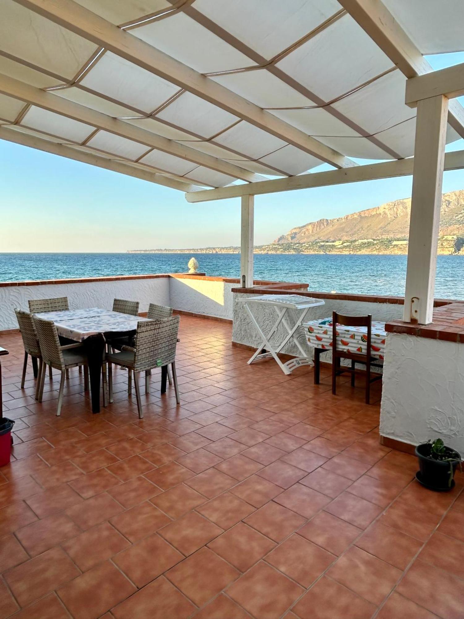 Casa Vacanza Barbera - In Riva Al Mare Villa Trappeto  Bagian luar foto